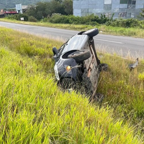 Segundo capotamento é registrado no mesmo dia na alça de acesso da RS-030, em Osório 5 710596583 26729657096705998 1401913921431978804 n