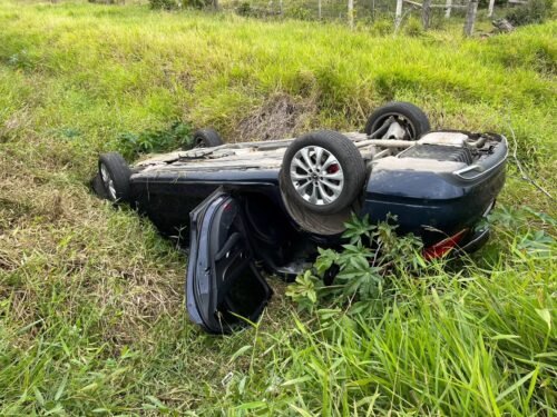 Colisão entre veículos termina com capotamento na RS-030, em Osório 5 713531308 26727907123547662 5318555425323348463 n