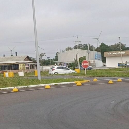 Colisão entre Ford Ka e Sandero é registrada em rótula de acesso a Osório 3 713604751 1516619420257358 7060710836500629259 n