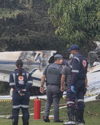 Queda de bimotor deixa dois mortos em Marília, interior de São Paulo 10 720076808 1673484207615934 5332067893176455310 n