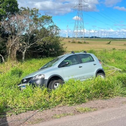 Motorista perde controle e sai da pista na rótula da RST-101 em Osório 6 720488198 26893740830297623 7974928265399969296 n