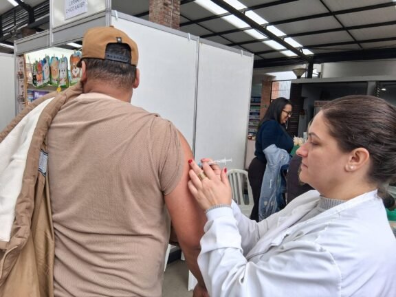 VACINAÇÃO CONTRA A GRIPE FOI REALIZADA NESTE SÁBADO NO LARGO DOS ESTUDANTES 25 724010030 1449127723922457 6069287138564934564 n