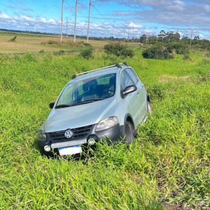 Motorista perde controle e sai da pista na rótula da RST-101 em Osório 8 724230708 26893740826964290 5789243756372760883 n