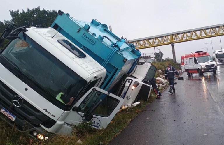 De acordo com os relatos dos motoristas, a forte chuva que atingiu a região deixou a pista extremamente lisa.