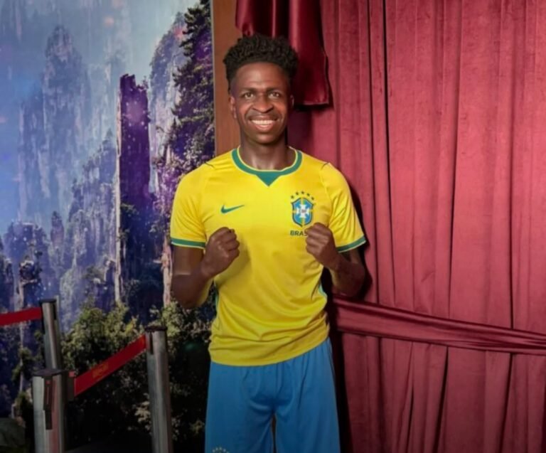O Dreamland Museu de Cera, em Gramado, inaugurou nesta quarta-feira (24) uma estátua de cera do atacante Vinícius Júnior, da Seleção Brasileira.
