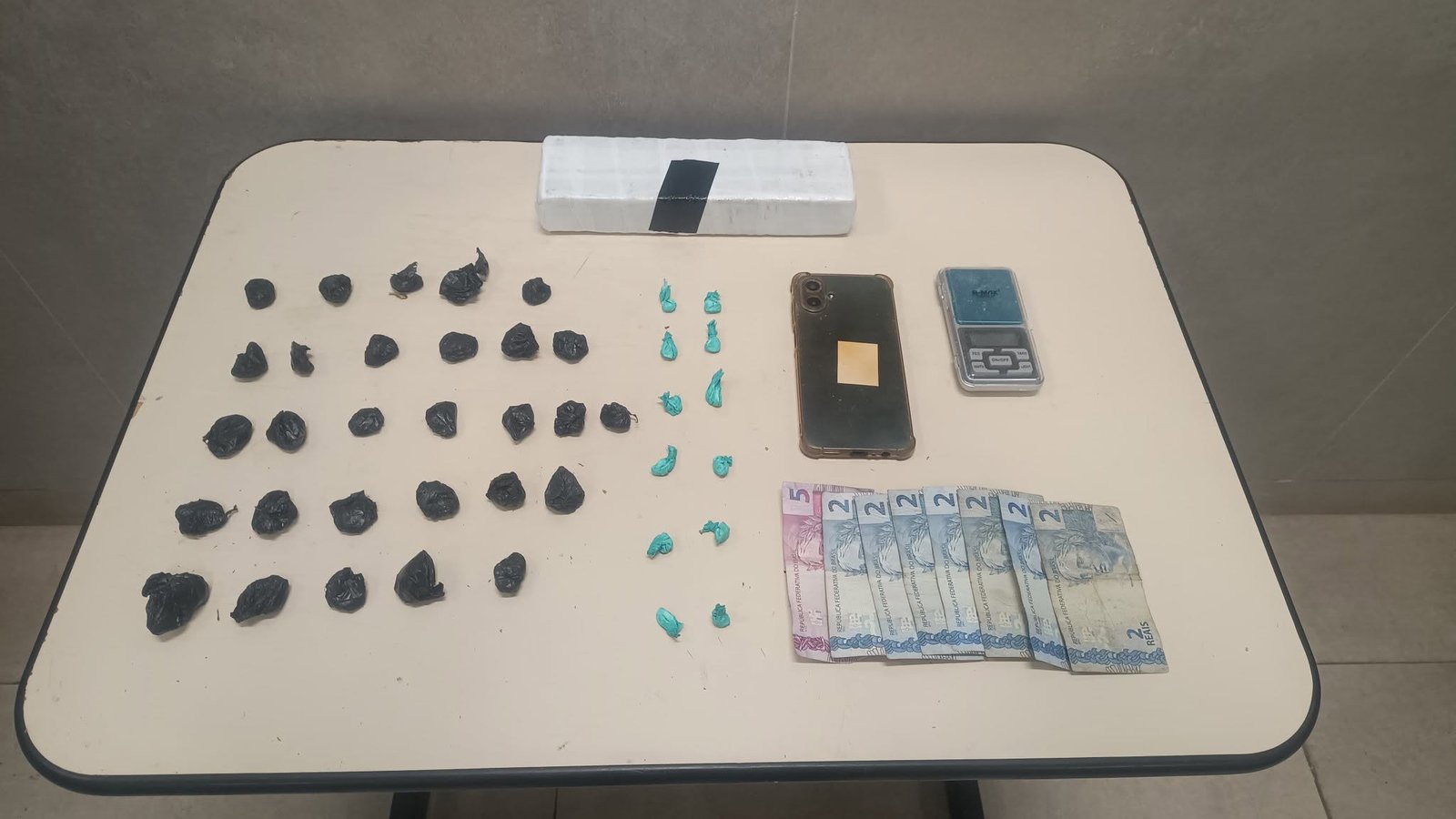 Brigada Militar realiza Operação Xangri-Lá Mais Segura com foco na prevenção e reforço da segurança 1 Durante a operação, foram realizadas barreiras policiais em pontos estratégicos do município, além de ações no eixo comercial, região de grande circulação de veículos e pessoas.