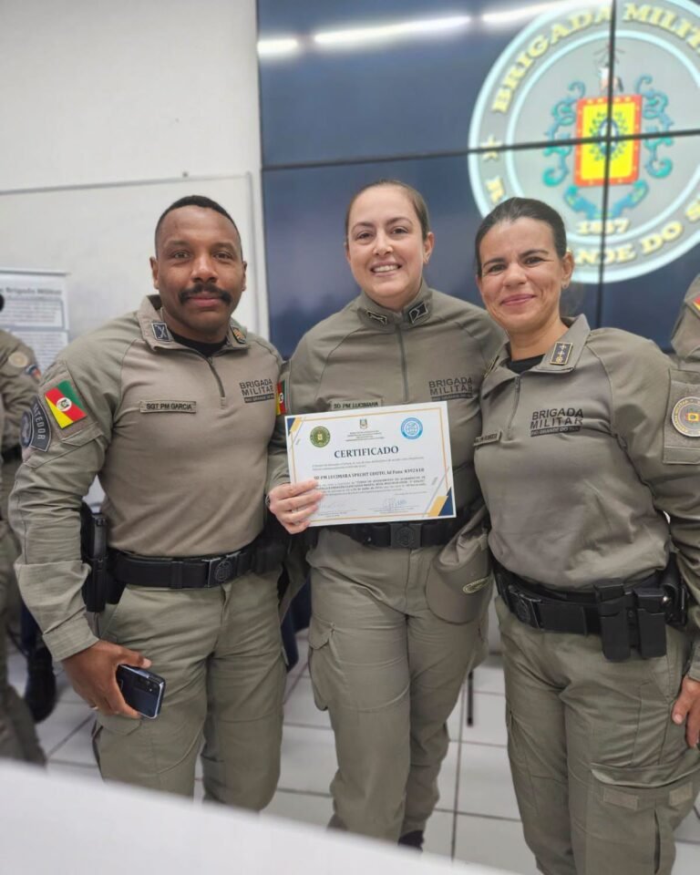 A solenidade ocorreu em Porto Alegre e contou com a presença da major PM Roberta Pinheiro Beck e do 2º sargento PM Alex Garcia, que representaram o CRPM Litoral e prestigiaram a militar durante a formatura.