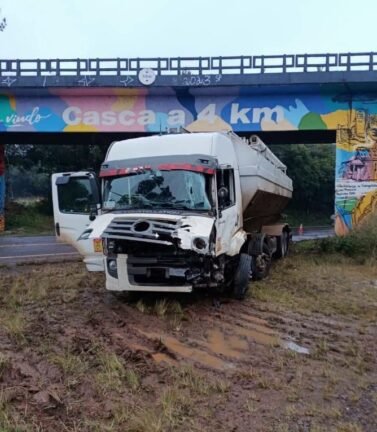 Acidente gravíssimo é registrado na ERS-324 em Casca 2 733529751 1400475875284511 2282580597153090323 n 1