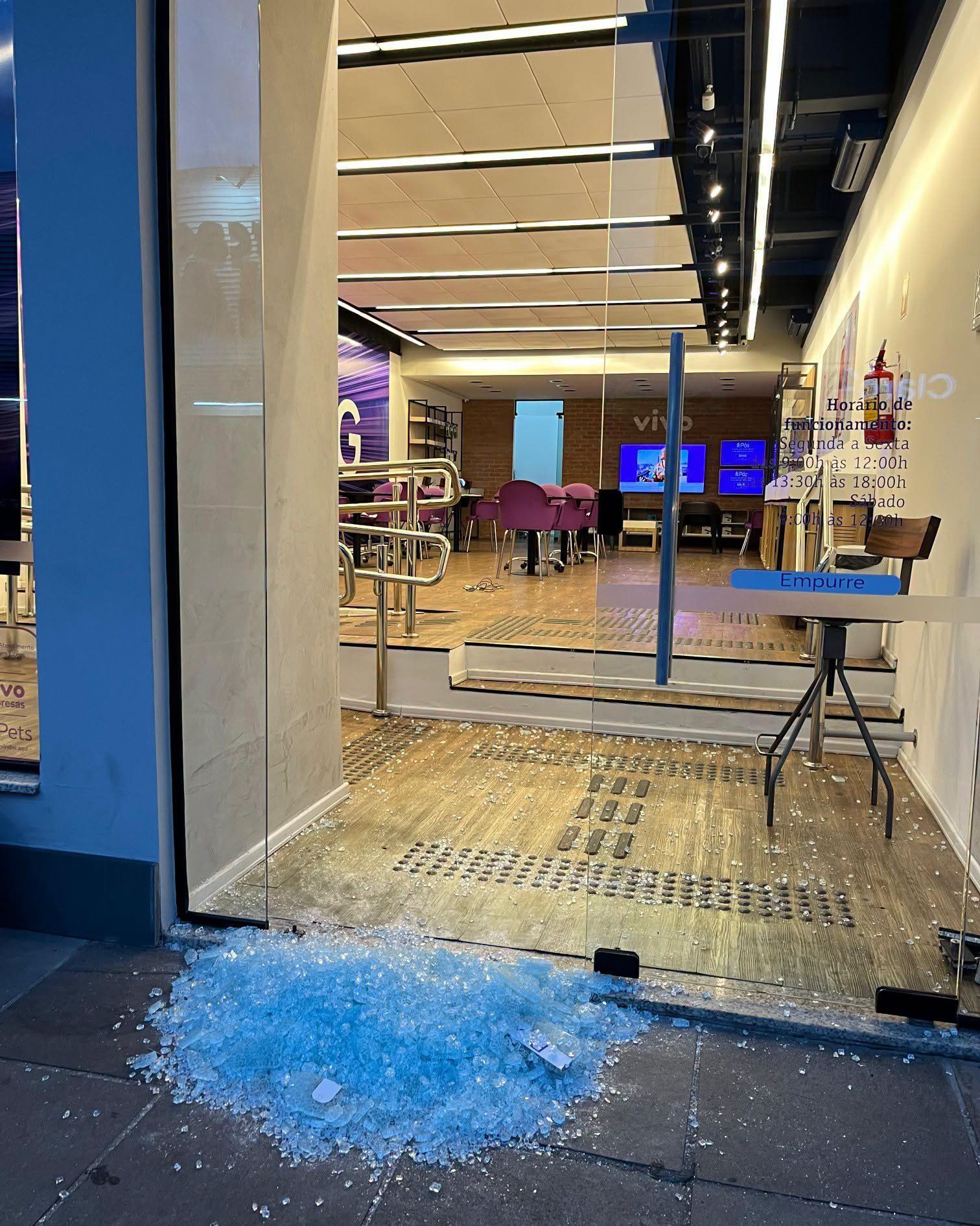 Loja é Arrombada no Centro de Osório durante a Noite de Domingo. 1 Uma loja localizada no Centro de Osório foi alvo de um arrombamento na noite deste domingo (28), por volta das 23h30.