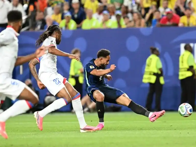 Brasil goleia o Haiti por 3 X 0 e assume a Liderança do Grupo C na Copa do Mundo 7 Após deixar dúvidas na estreia, Seleção domina o adversário, controla o jogo e conquista a primeira vitória no Mundial.