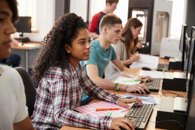 Jovens apostam na tecnologia em busca de criatividade, inovação e oportunidades profissionais