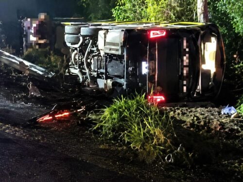 Acidente com ônibus de passageiros deixa um morto e mais de 10 feridos na Freeway, em Glorinha