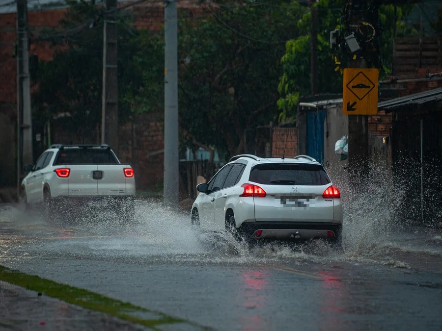 Fortes chuvas predominam no RS nesta Segunda-feira 1 Há risco de temporais isolados com vento e granizo no centro e na metade norte do estado, incluindo a Grande Porto Alegre.