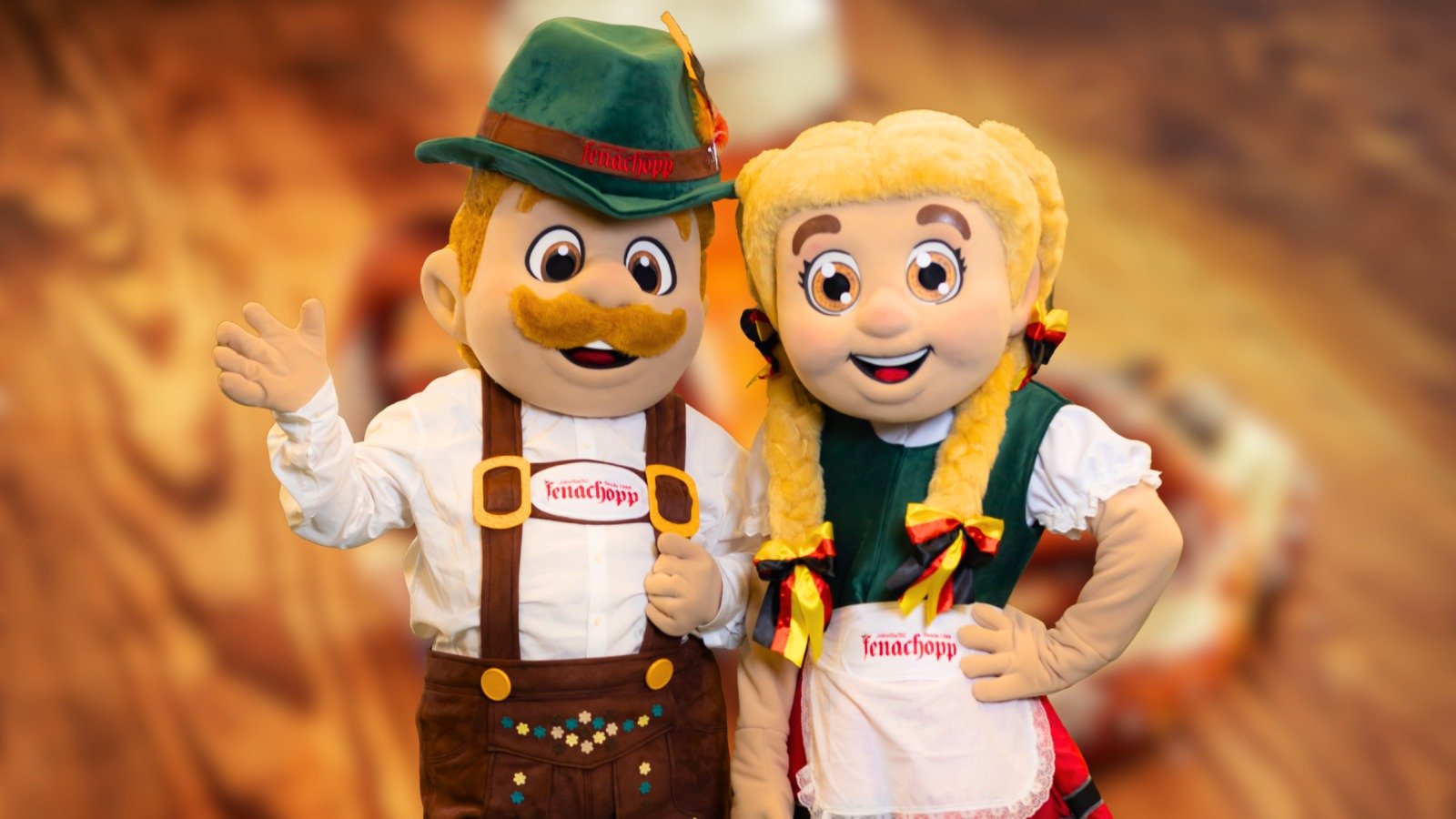 Os divertidos e carismáticos mascotes da Fenachopp acabam de ganhar ainda mais personalidade, sendo batizados como “Hans e Hanna”.