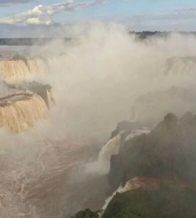 Cataratas do Iguaçu registram vazão quatro vezes acima da média e impressionam visitantes. 4 736609969 1009999135223289 6966037809813061431 n