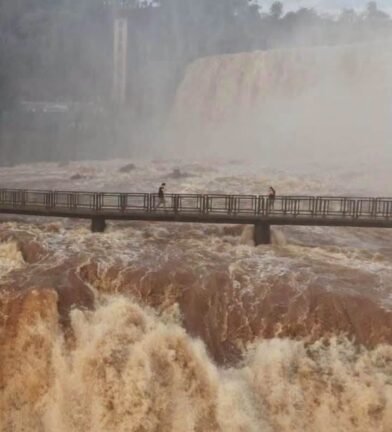 Cataratas do Iguaçu registram vazão quatro vezes acima da média e impressionam visitantes. 5 736715147 1579056983641722 6710505767630362999 n