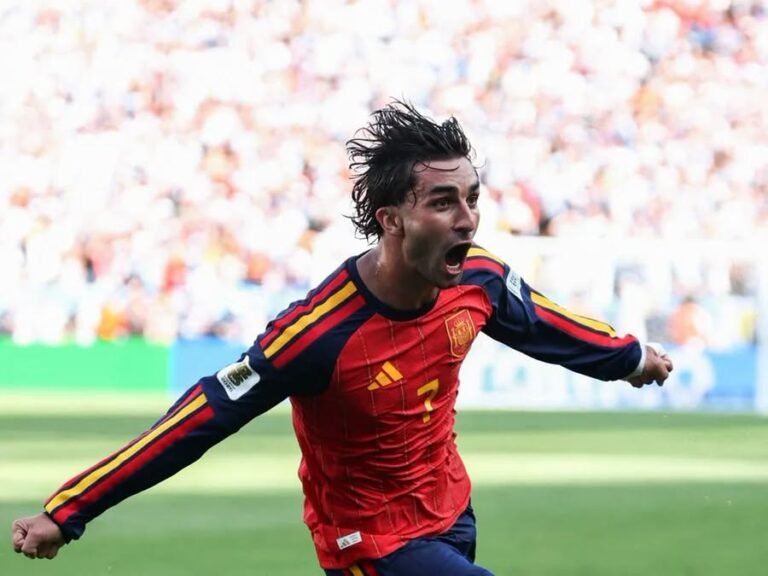 Na prorrogação, Espanha faz 1 a 0 e conquista Bicampeonato na Copa do Mundo 12 Tal qual no título de 2010, o Mundial espanhol foi conquistado com um gol no tempo extra.