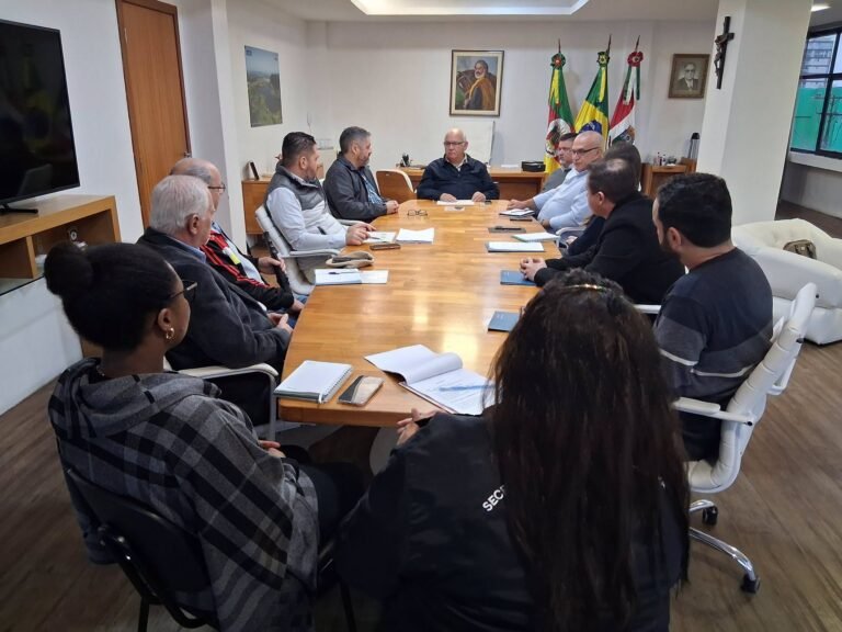 Uma reunião ocorrida no gabinete do prefeito de Osório, Romildo Bolzan Júnior, na manhã desta terça-feira (21/07), definiu a data do tradicional Desfile Cívico da Semana da Pátria, em Osório.