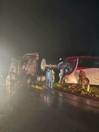 Grave colisão entre ônibus e carreta na serra do Goio-Ên deixa dois motoristas feridos e mobiliza resgate no RS 5 753329088 935879719535549 5313430876508319676 n
