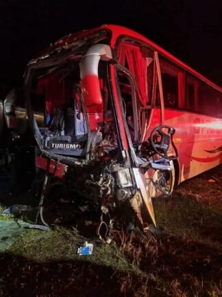 Grave colisão entre ônibus e carreta na serra do Goio-Ên deixa dois motoristas feridos e mobiliza resgate no RS 4 753783369 1363674501873274 6357056100522302339 n
