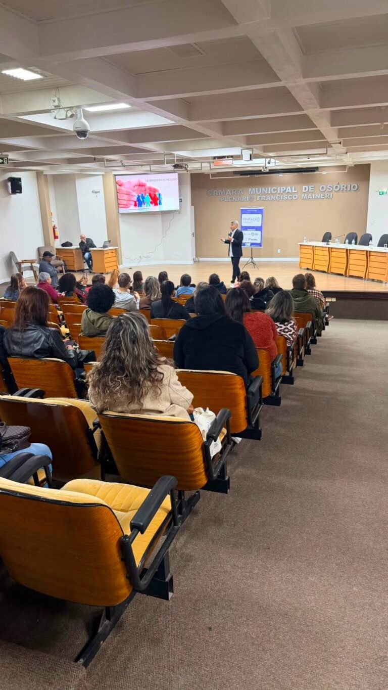 O último dia foi marcado por temas que falaram sobre inclusão e políticas para a primeira infância, com parte da programação na Câmara de Vereadores e a última atividade no ginásio da Unicnec.