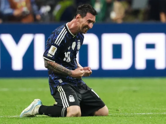 “É uma loucura jogar duas finais de Copa seguidas”, diz Messi após Argentina eliminar Inglaterra