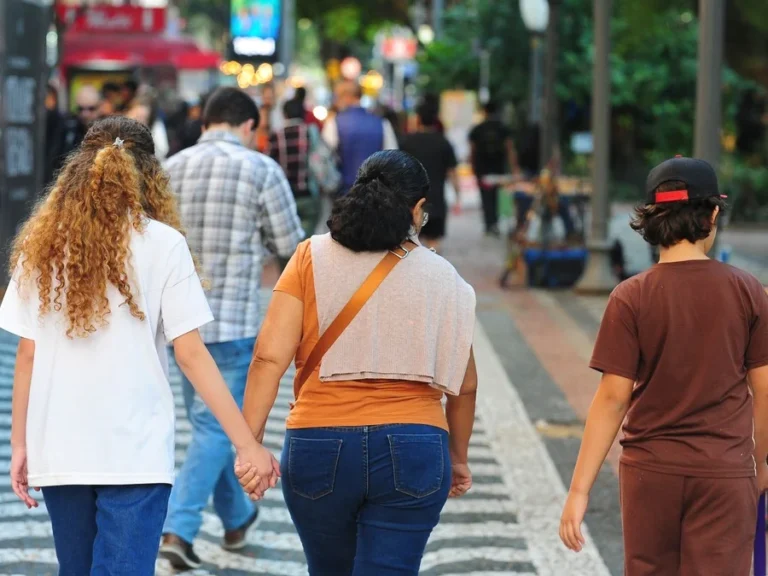 Previsão indica que temperaturas serão extraordinariamente altas e fora do comum para julho, com máximas de até 34ºC