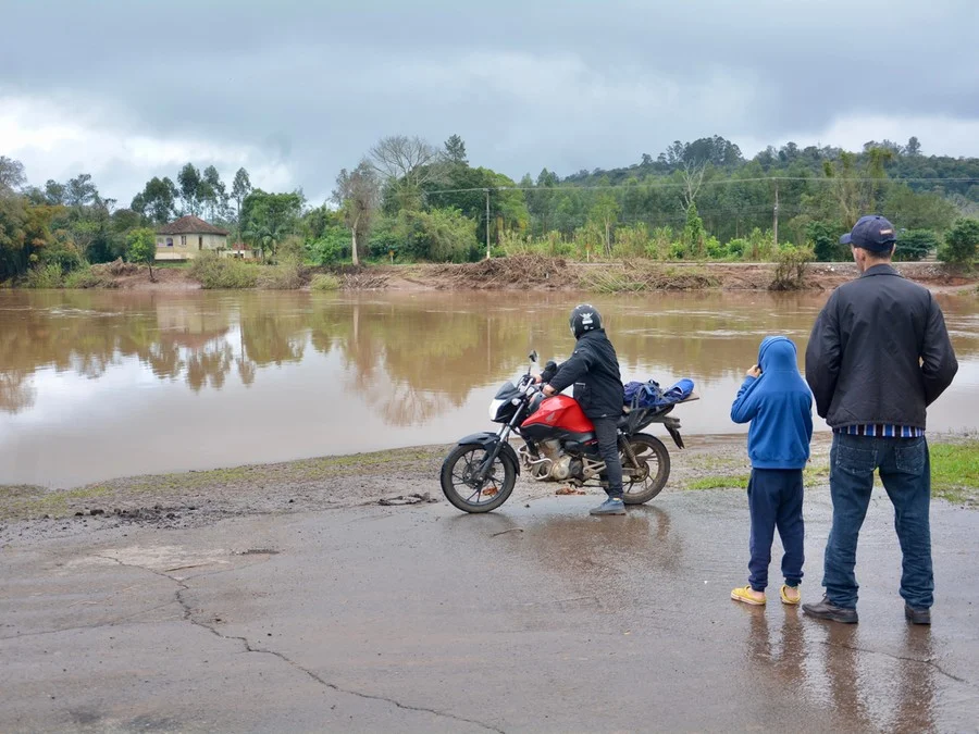 Cidades banhadas pelos rios Taquari e Caí devem enfrentar novas cheias nas próximas horas 1 Rios devem voltar a gerar transtornos após breve alívio Foto : Alina Souza
