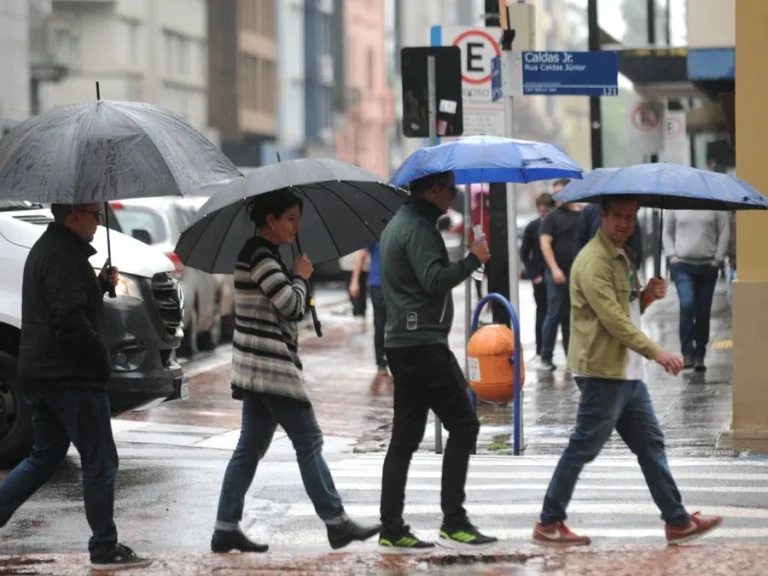Norte gaúcho ainda enfrenta risco de temporais com vento e granizo.