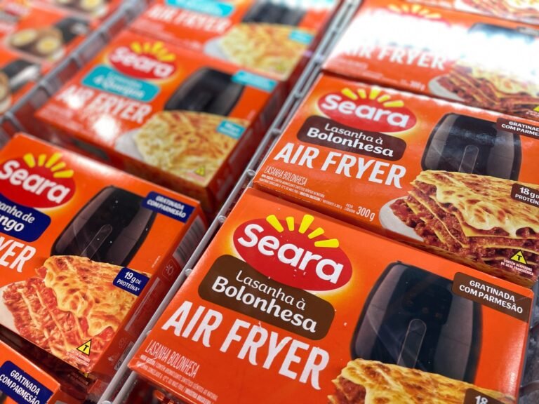 A Seara, marca da JBS, acaba de conquistar a liderança do mercado brasileiro de lasanhas congeladas, tornando-se a que mais vendeu da categoria no país no início de 2026.