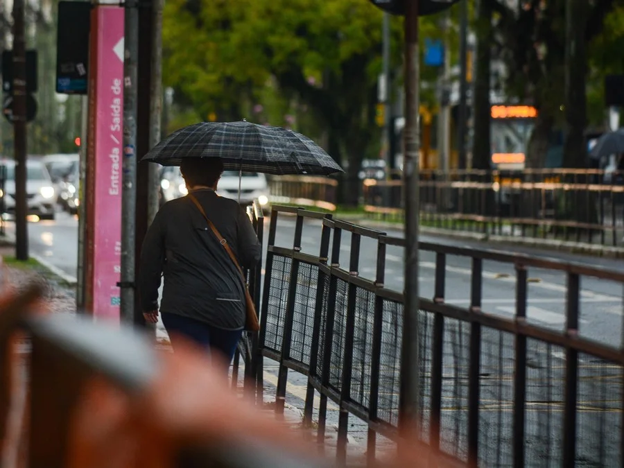 Após trégua, chuva retorna ao RS neste Domingo 1 Estado viverá dias de chuvas e temporais na próxima semana.