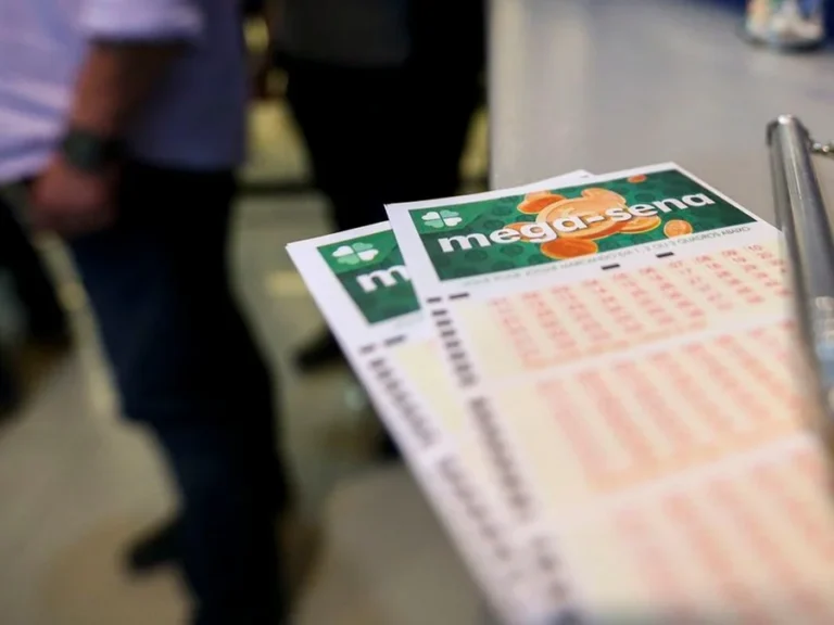 Mega-Sena acumula e poderá pagar R$ 78 milhões 12 Quina teve 92 apostas ganhadoras, com um prêmio de R$ 28.109,79 para cada