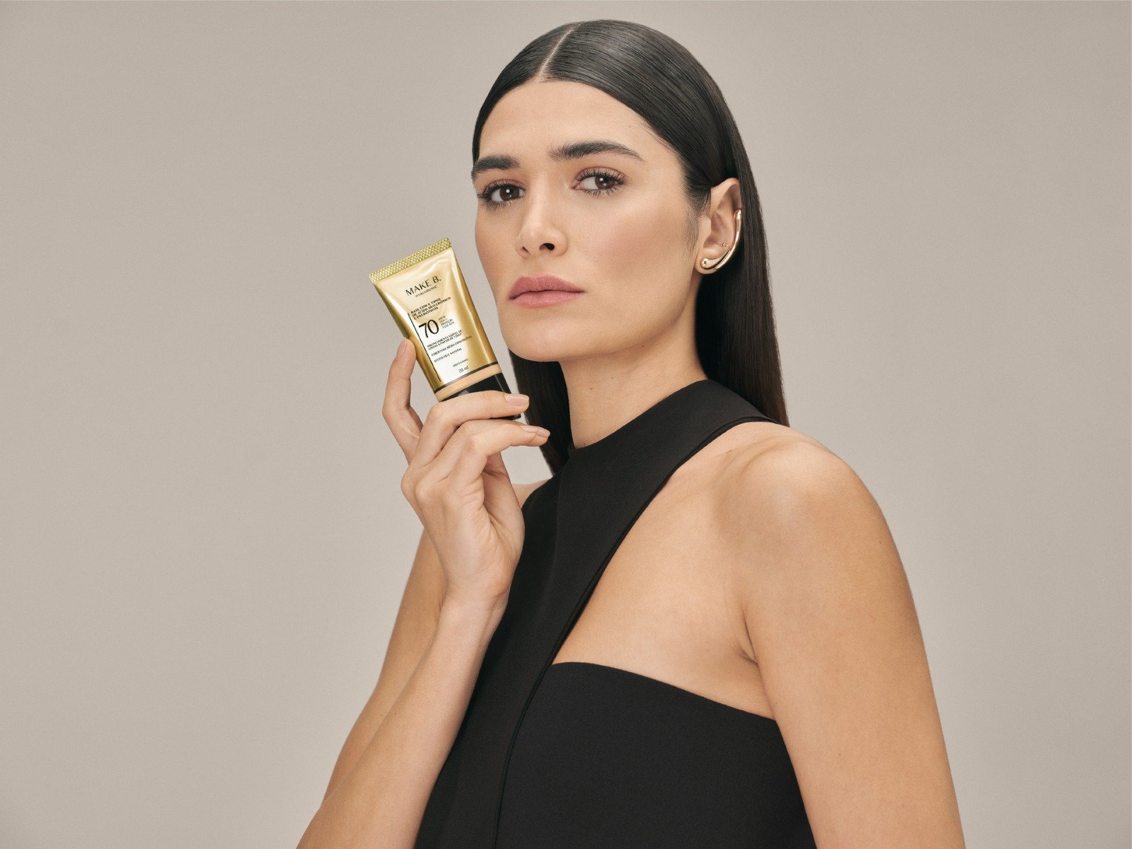 Boticário: A base N°1 de vendas evoluiu - "Make B. Hyaluronic" está de volta com uma fórmula ainda mais poderosa 1 Depois de conquistarem espaço no skincare, os ativos de tratamento passaram a assumir um papel de protagonismo também na maquiagem.