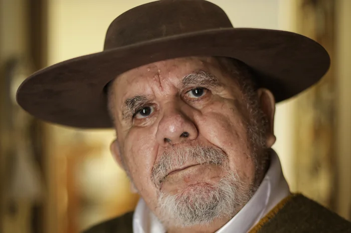 Cantor e compositor foi integrante do grupos Os Fagundes e deixou clássicos como "Canto Alegretense" e "Origens"