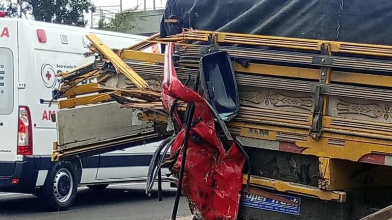 Caminhão colide na traseira de outro e deixa trânsito parcialmente bloqueado na BR-101 em Osório 5 763119966 1379966864064116 2073126527154121274 n