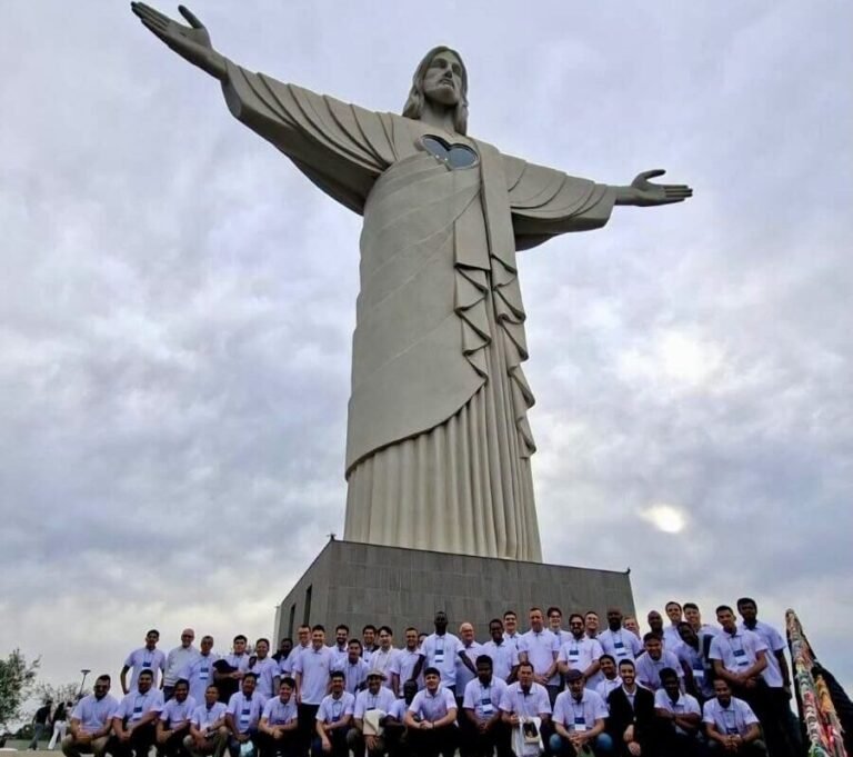 Que esta visita fortaleça ainda mais a vocação, a fé e a missão de cada seminarista, levando a esperança e o amor de Cristo aos povos e comunidades onde servirão.