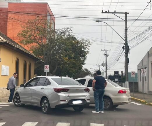 Colisão entre dois veículos deixa apenas danos materiais no Centro de Osório 4 764065625 1042564788521340 8355017789549290247 n