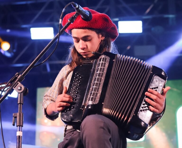 Na noite desta sexta (7), Wagner Nunes e Família subiram ao palco principal da nossa maior festa para apresentar um espetáculo que celebrou a cultura e as tradições do Rio Grande do Sul.