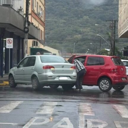 Colisão entre Fox e Siena causa bloqueio parcial de via no Centro de Osório 4 771257450 2177379146454752 4874531885449772048 n