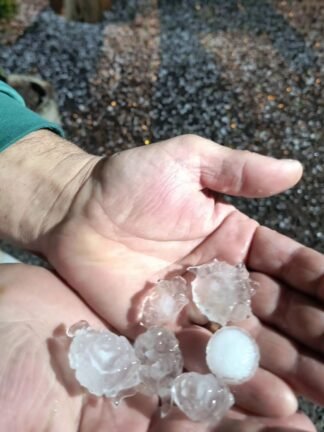 Forte chuva de granizo assusta moradores e causa danos em localidades de Osório 6 777571541 1740324317114911 3891174533312938197 n 1