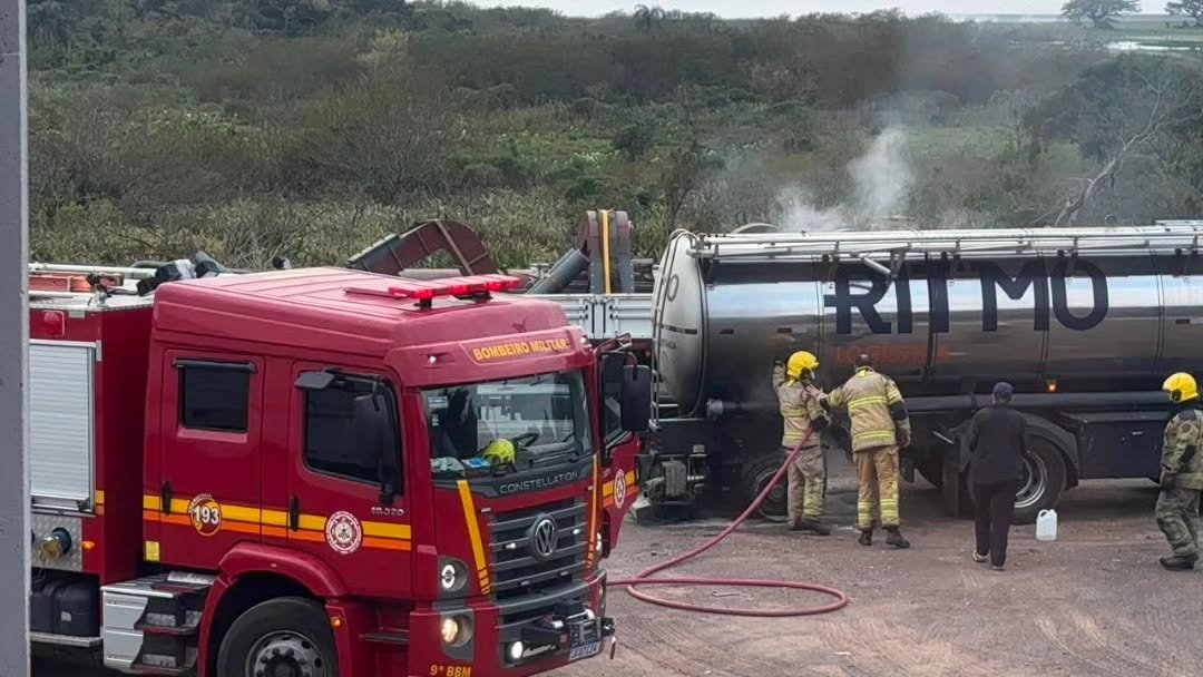 Um princípio de incêndio em uma carreta-tanque mobilizou o Corpo de Bombeiros na manhã desta segunda-feira (24), no km 79 da BR-101, em Osório.