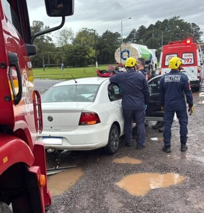 Idosa fica ferida após colisão entre carro e caminhão-guincho em Osório. 3 789034361 3307315856123431 8981228011857595896 n
