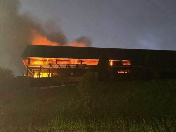 Incêndio de grandes proporções em Farroupilha destrói centro de eventos 2 789872780 1042900141679085 7386377070898373334 n
