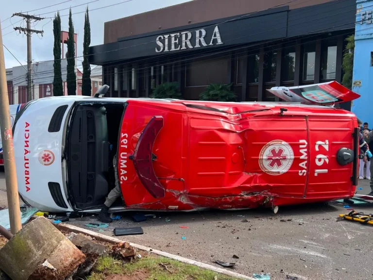 Veículo transportava homem de 65 anos, que morreu no local.