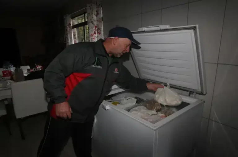 No interior de Maquiné, no Litoral Norte, famílias enfrentam quase sete dias sem energia elétrica desde o temporal da última quinta-feira
