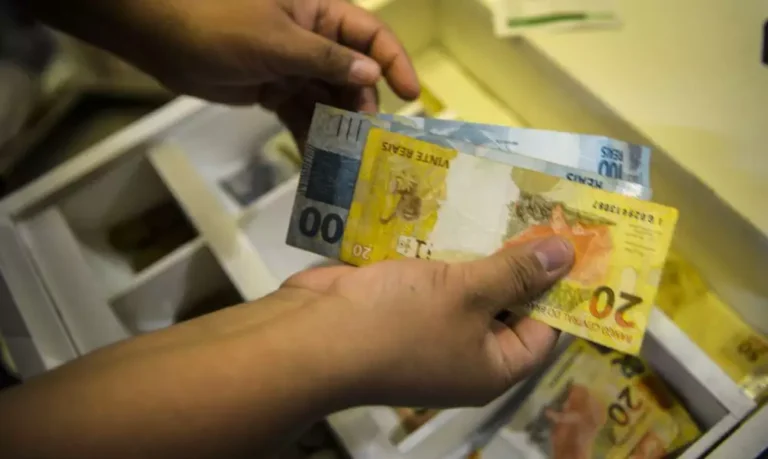 O programa de renegociação de dívidas, Desenrola Brasil, termina nesta segunda-feira (31) e, até o momento, não há previsão de uma nova prorrogação.
