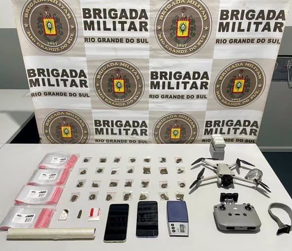 Foram apreendidos na quarta-feira (02/9) drogas, veículos e outros materiais relacionados ao tráfico de entorpecentes no bairro Vila Verde, em Osório