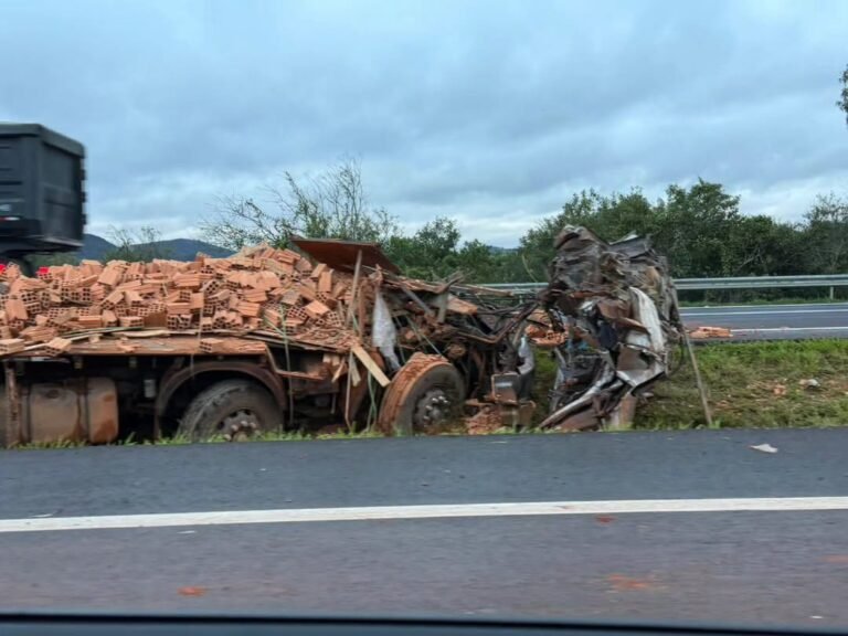 Um acidente com vítima fatal foi registrado nas primeiras horas da manhã desta terça-feira (1º) na Freeway.
