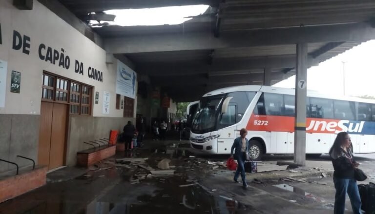 LITORAL NORTE É FORTEMENTE ATINGIDO POR TEMPORAL; CAPÃO DA CANOA TEM ESTRAGOS GENERALIZADOS 11 O temporal provocou queda de postes, destelhamentos, interrupções no fornecimento de energia e danos em estruturas de diferentes municípios.