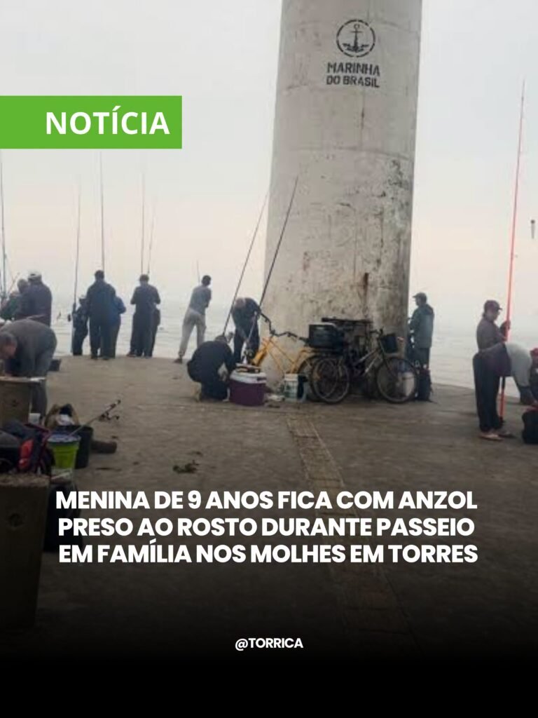 O local estava bastante movimentado, com muitos turistas e pescadores.